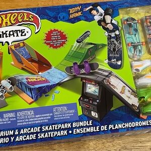 Hot Wheels Skate Tony Hawk Skatepark Bundle